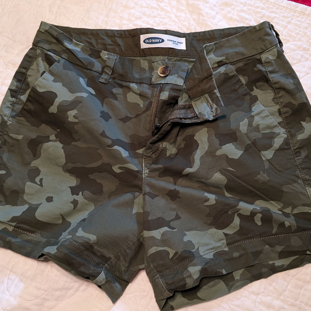 Old Navy Everyday Short mid-rise size 10